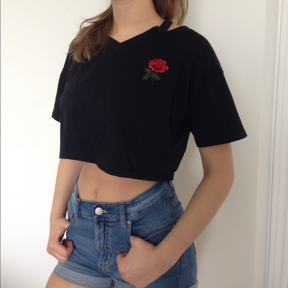 Small crop top never been worn - Picture 1 of 4